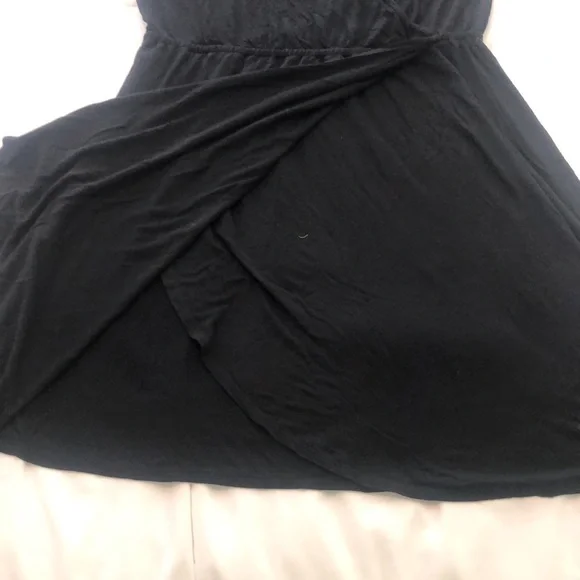 Gap sleeved classic black dress with a side slit V neck down to knee - Picture 6 of 10